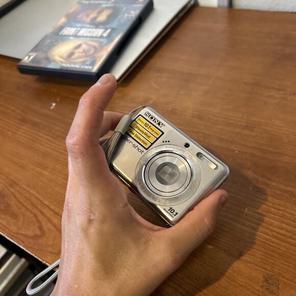 Sony Cyber-Shot Black/Silver DSC-S930 10.1MP Digital Camera - Picture 4 of 4